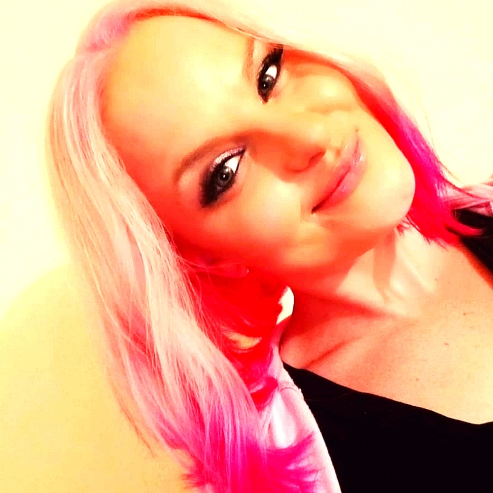 Meet your Poshers Jules & Jude!